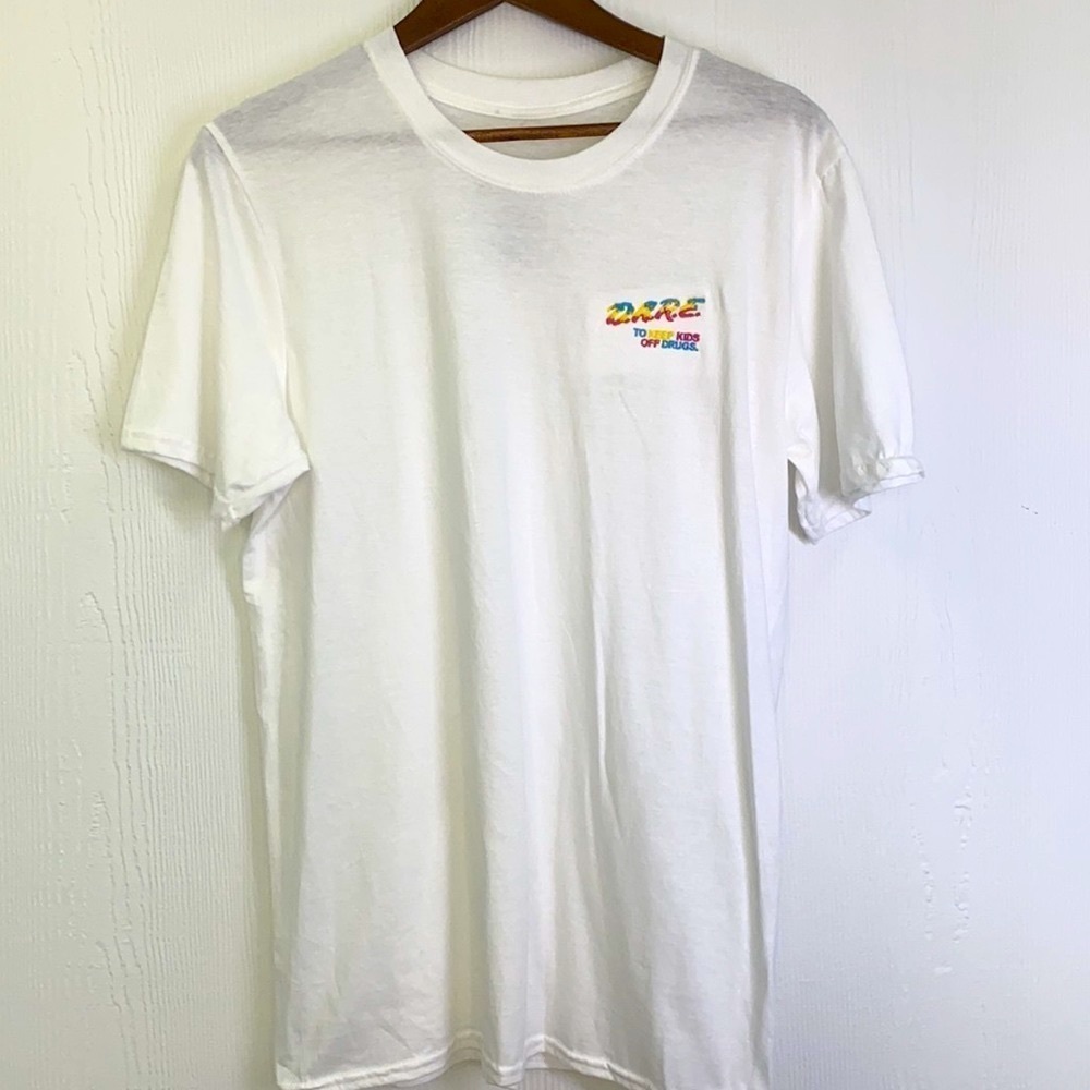 Dare- Y2K White Shirt with Dare To Keep Kids Off Drugs in Pastel Size Medium